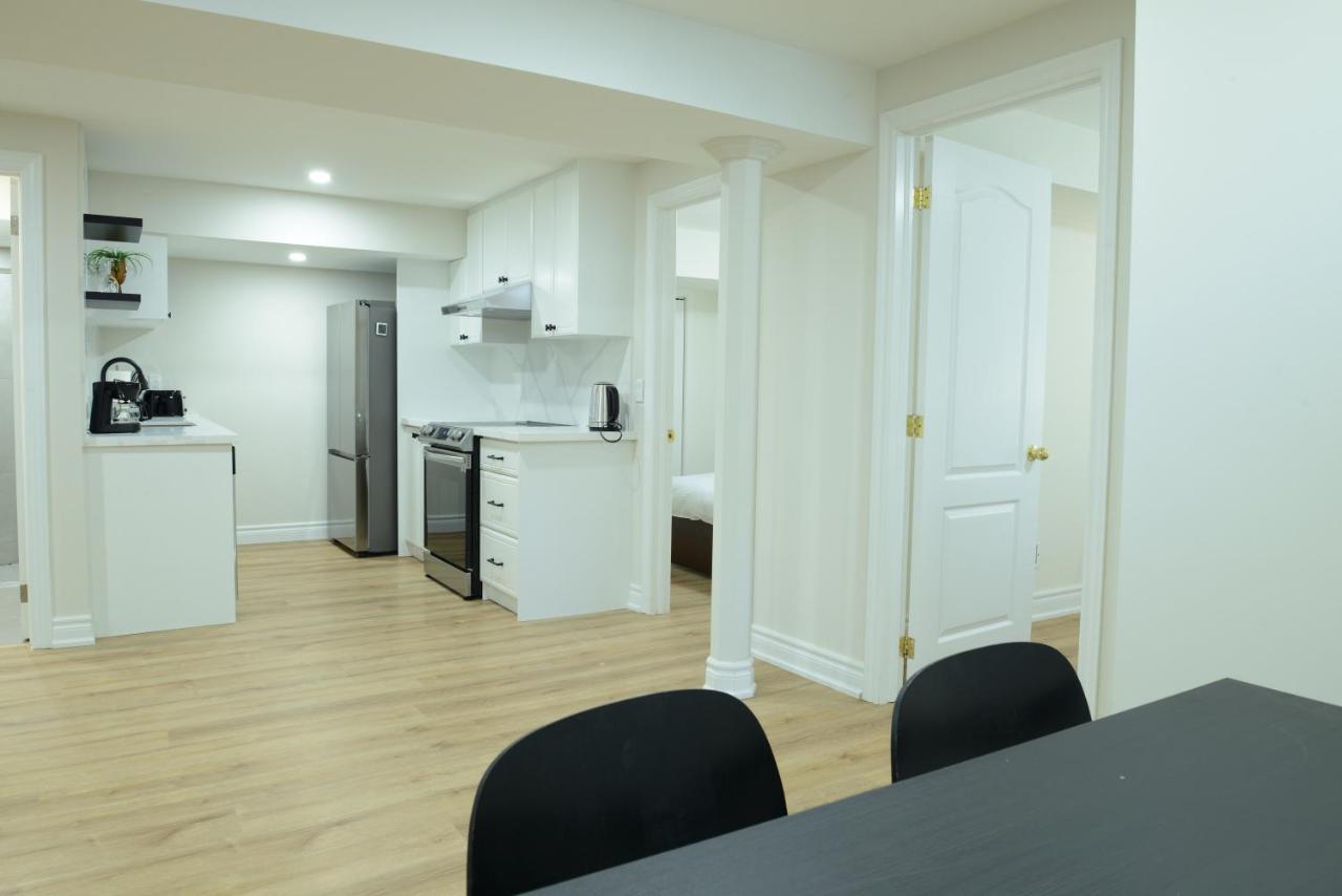 Spacious 2-Bed-Room Near Yonge & Major Mackenzie Richmond Hill Exterior foto